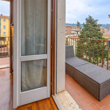 Elegance On The Hill - 800m To Downtown Apartmán