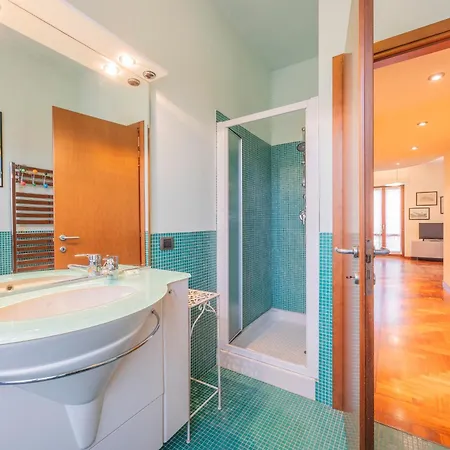 Elegance On The Hill - 800m To Downtown