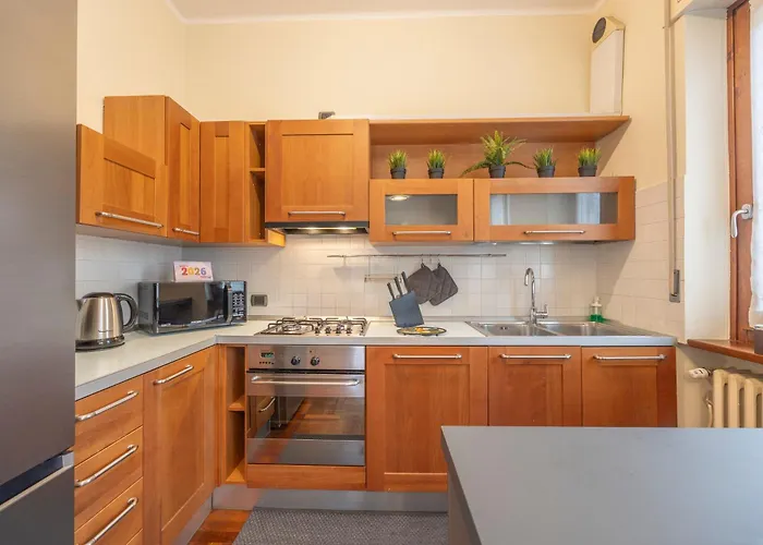Apartment Elegance On The Hill - 800m To Downtown